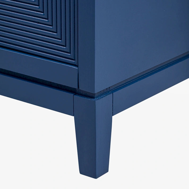 Meuble de rangement élégant avec buffet et lignes verticales, idéal pour le bureau, l'entrée et le salon