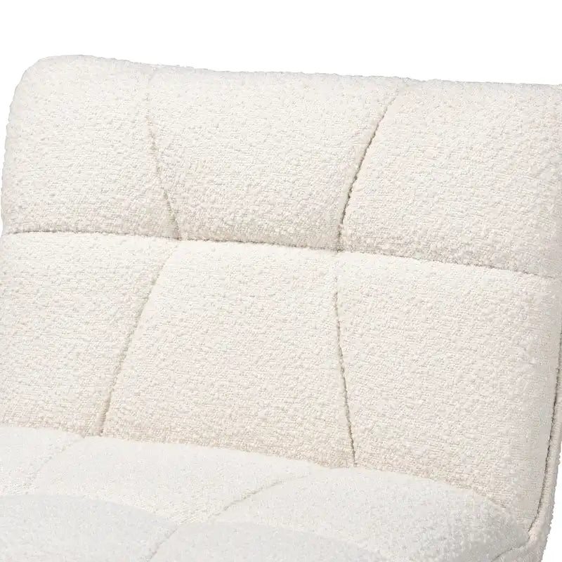 Fauteuil d'appoint Darielle Japandi en tissu bouclé crème et bois d'hévéa finition noyer