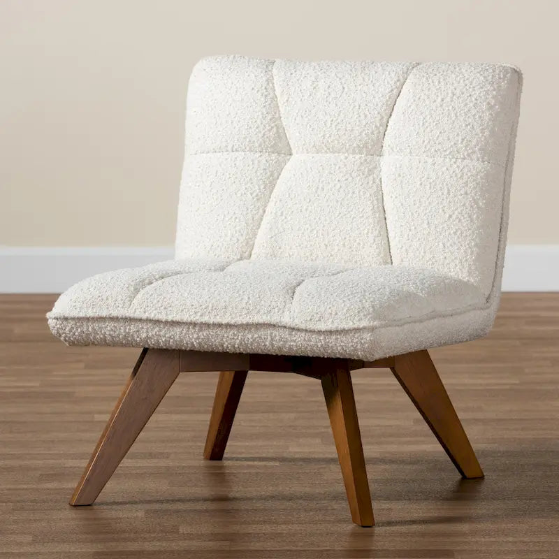 Fauteuil d'appoint Darielle Japandi en tissu bouclé crème et bois d'hévéa finition noyer