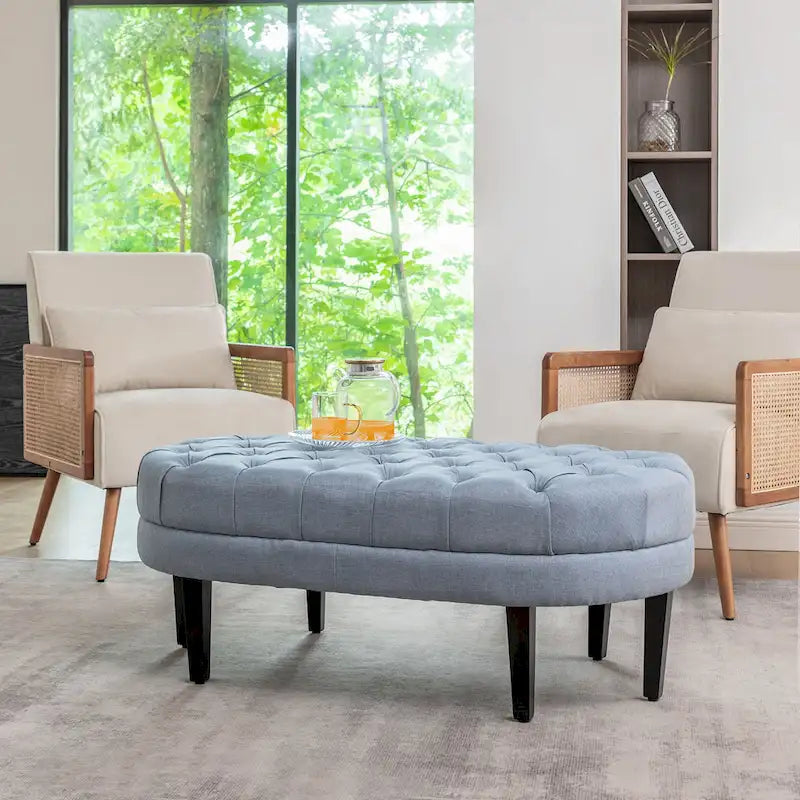 Pouf de cocktail ovale en tissu Itan de Porthos Home avec pieds en bois d'hévéa