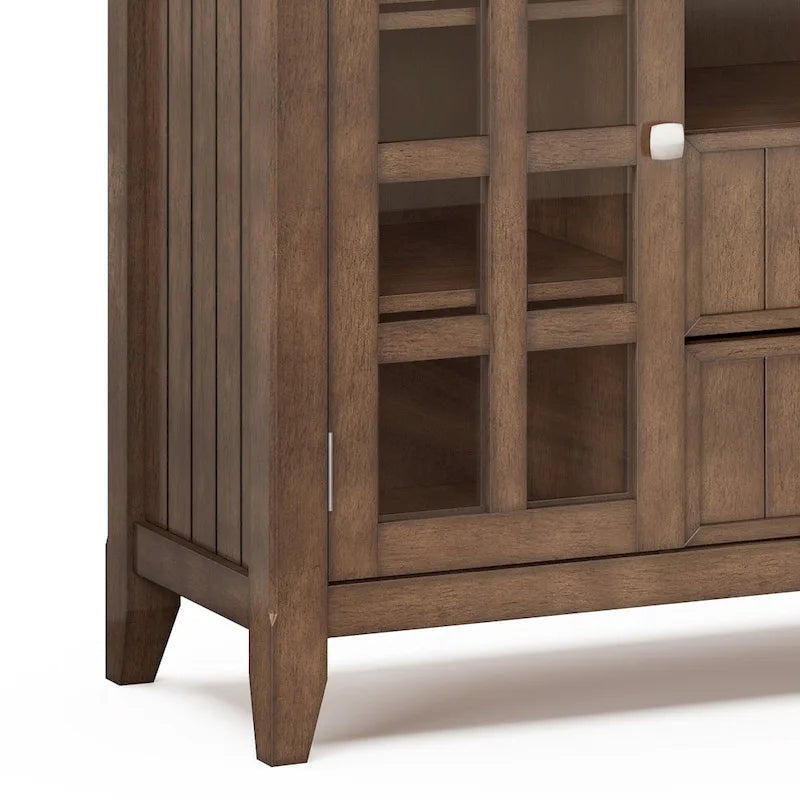 WYNDENHALL Normandy Meuble TV multimédia en bois massif de 134,6 cm de large pour téléviseurs jusqu'à 60 pouces