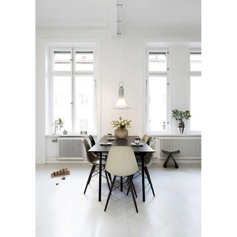 Chaise Eiffel rétro sans accoudoirs en plastique/pieds noirs design