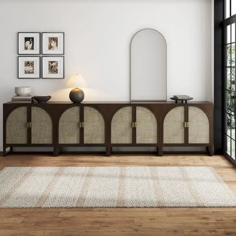Meuble de rangement Paxton Boho en bois avec portes, petit meuble de rangement ou meuble TV avec détails en rotin