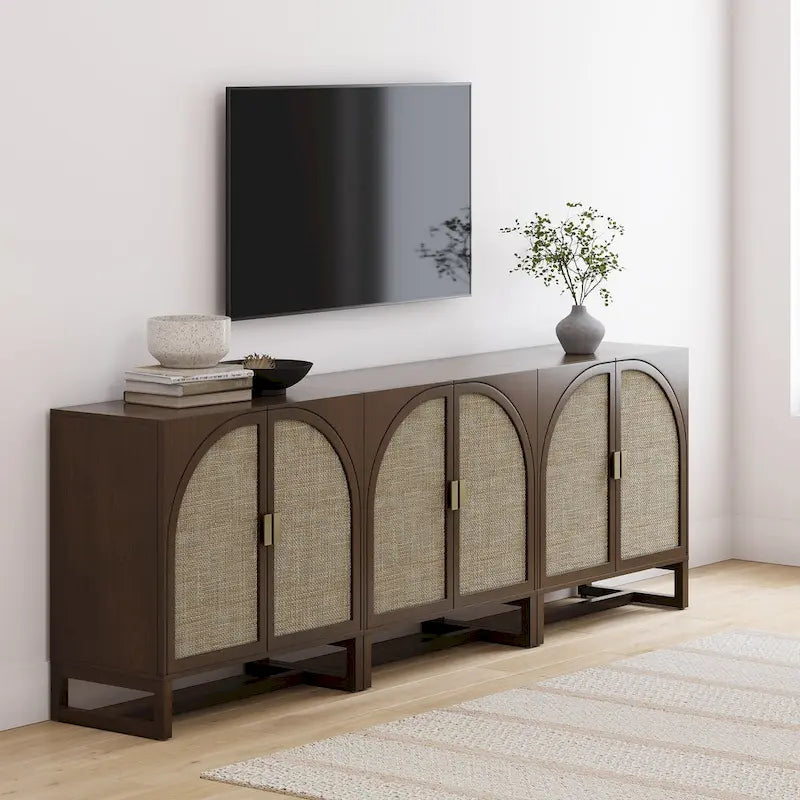 Meuble de rangement Paxton Boho en bois avec portes, petit meuble de rangement ou meuble TV avec détails en rotin