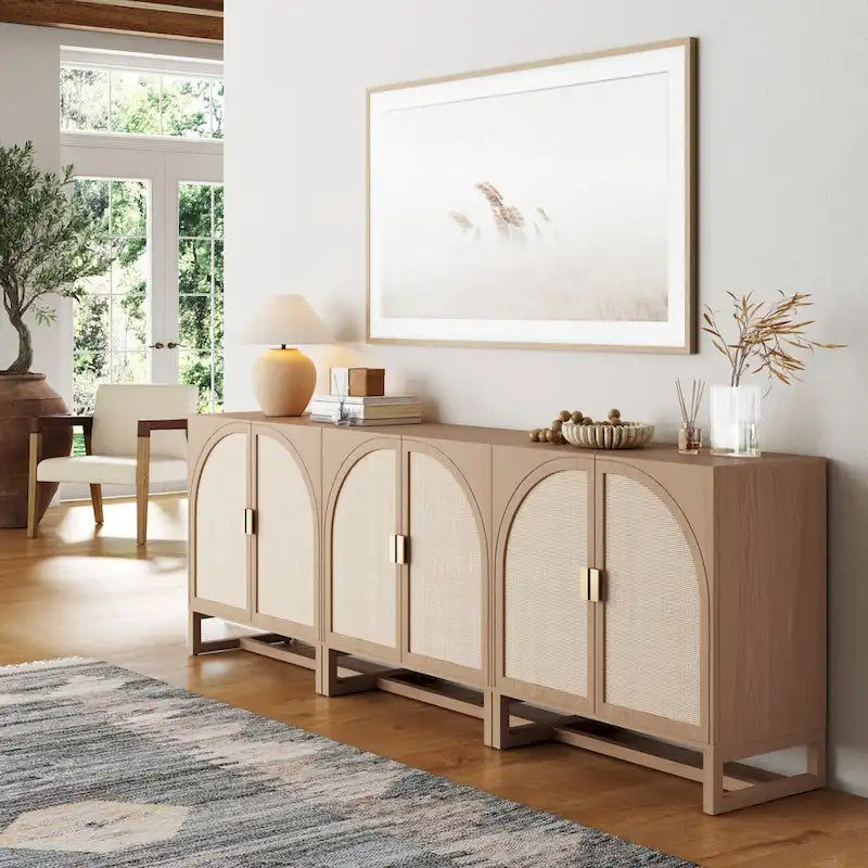 Meuble de rangement Paxton Boho en bois avec portes, petit meuble de rangement ou meuble TV avec détails en rotin